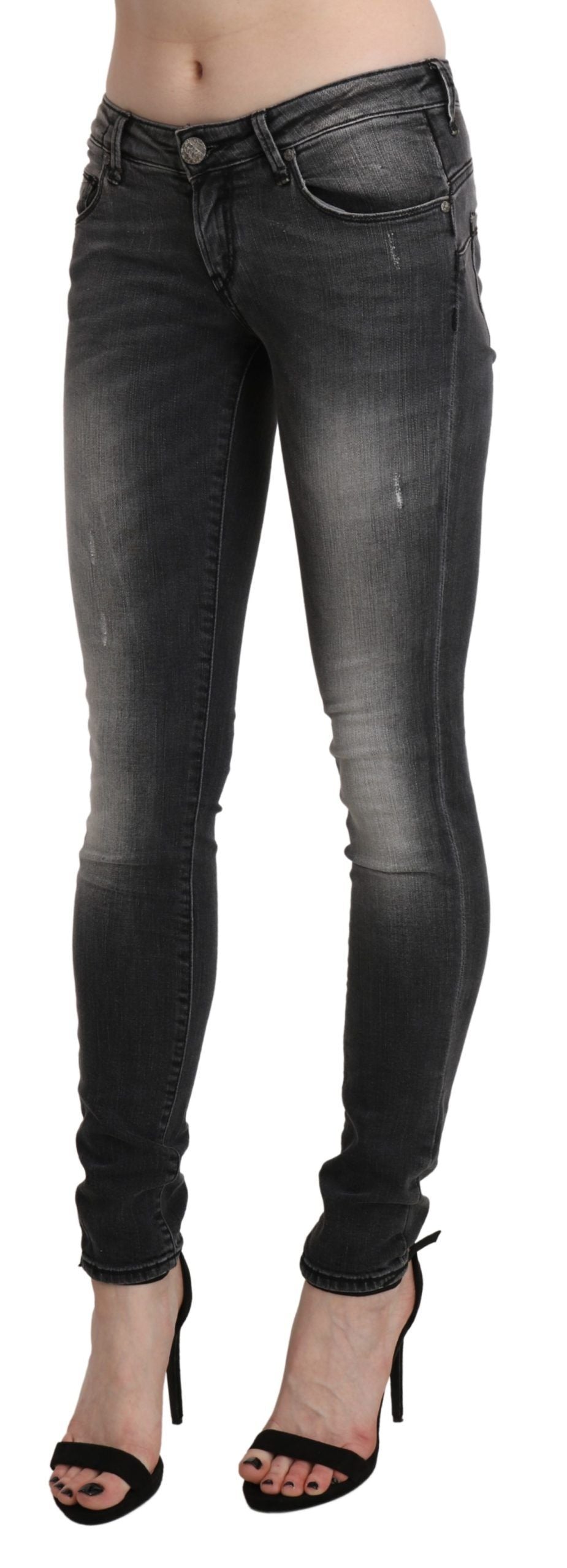 Acht schwarz-grau gewaschene Skinny-Jeans aus Baumwolle