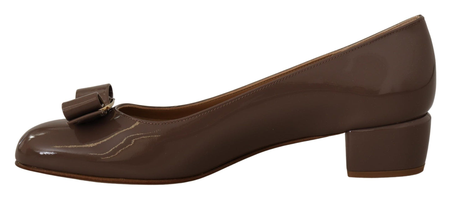 Salvatore Ferragamo Braune Pumps aus Naplak-Kalbsleder