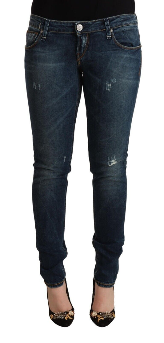 Acht blau gewaschene Slim-Fit-Denimjeans mit niedriger Taille