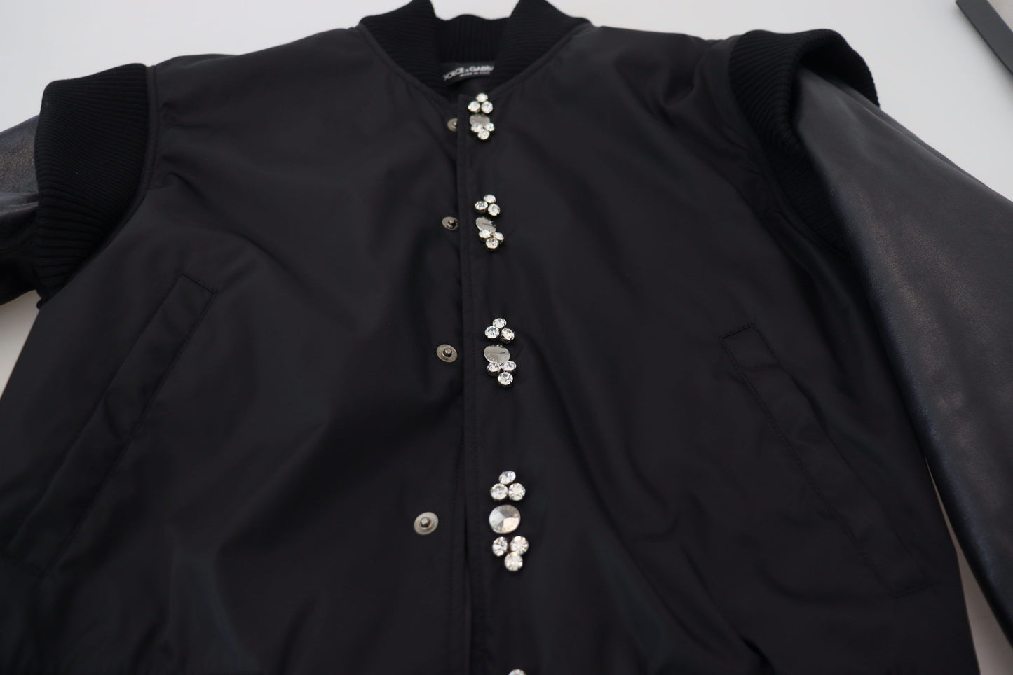 Dolce &amp; Gabbana Jacke mit schwarzem Mantel und Knöpfen aus Nylon mit Kristallen