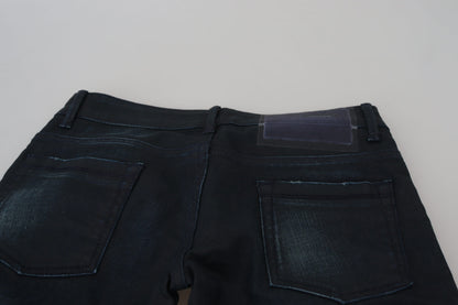 Acht blaue Damen-Denimjeans mit niedriger Taille und schmaler Passform