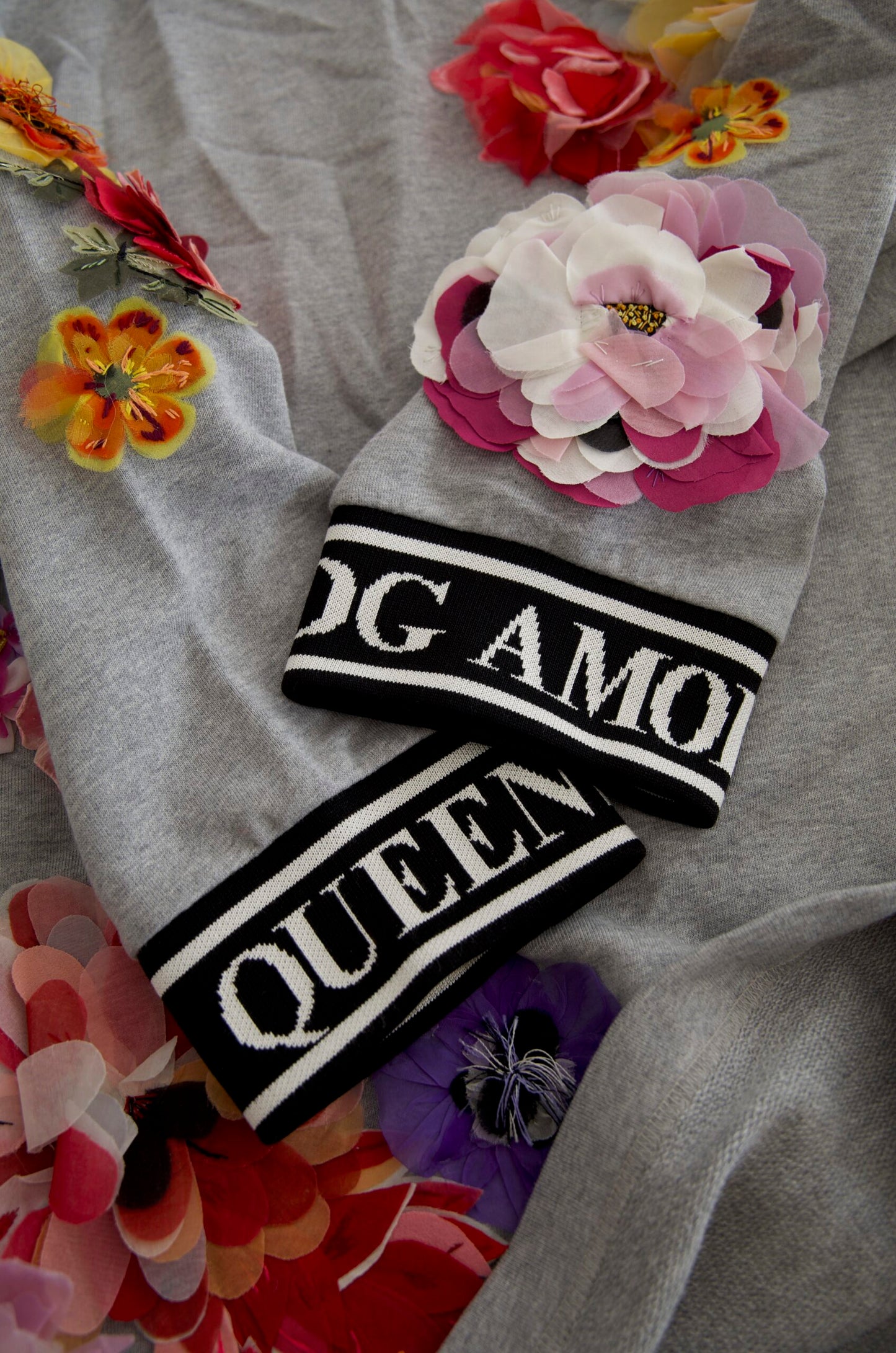 Dolce &amp; Gabbana Grauer DG Amore Queen Blumenpullover