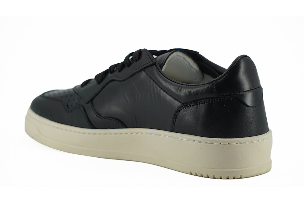 Saxone of Scotland Low-Top-Sneaker aus schwarzem Leder