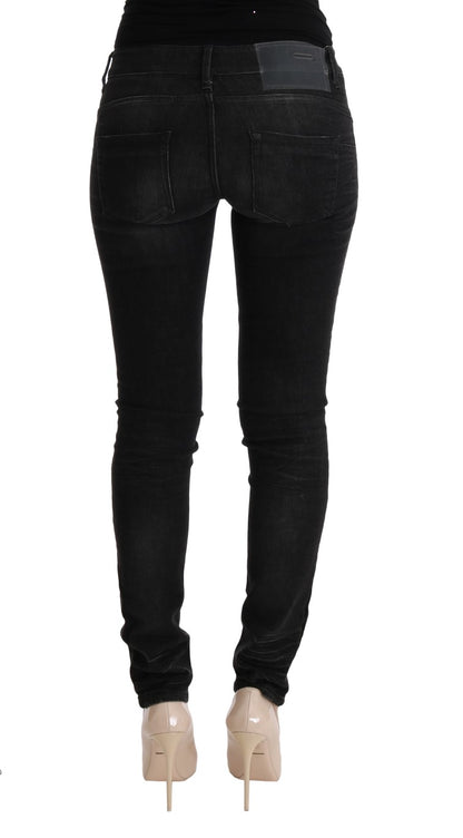 Acht Slim-Fit-Jeans mit schwarzer Denim-Baumwollhose