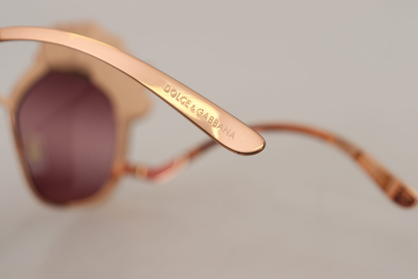 Dolce &amp; Gabbana Sonnenbrille DG2202 mit rosafarbener Gold- und Rosen-Paillettenstickerei